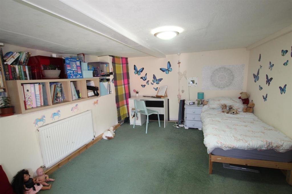 BEDROOM 2