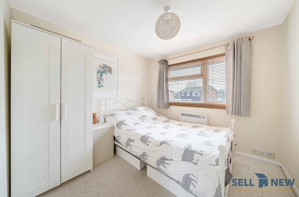Guest bedroom 
