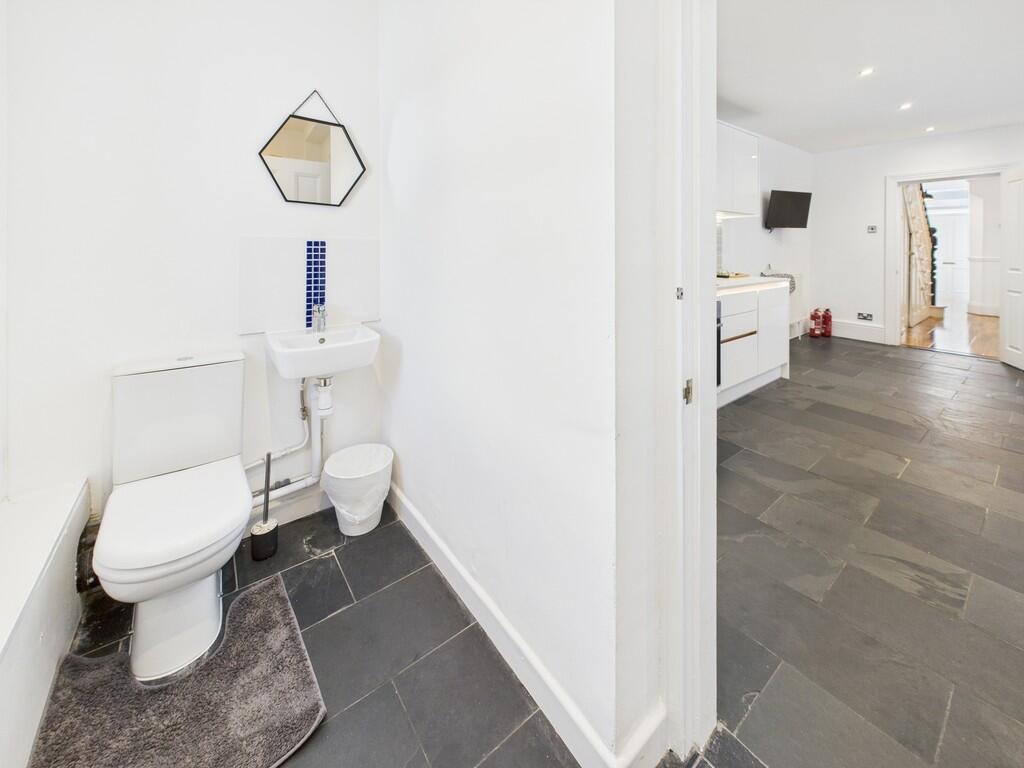 CAM03974G0-PR0120...