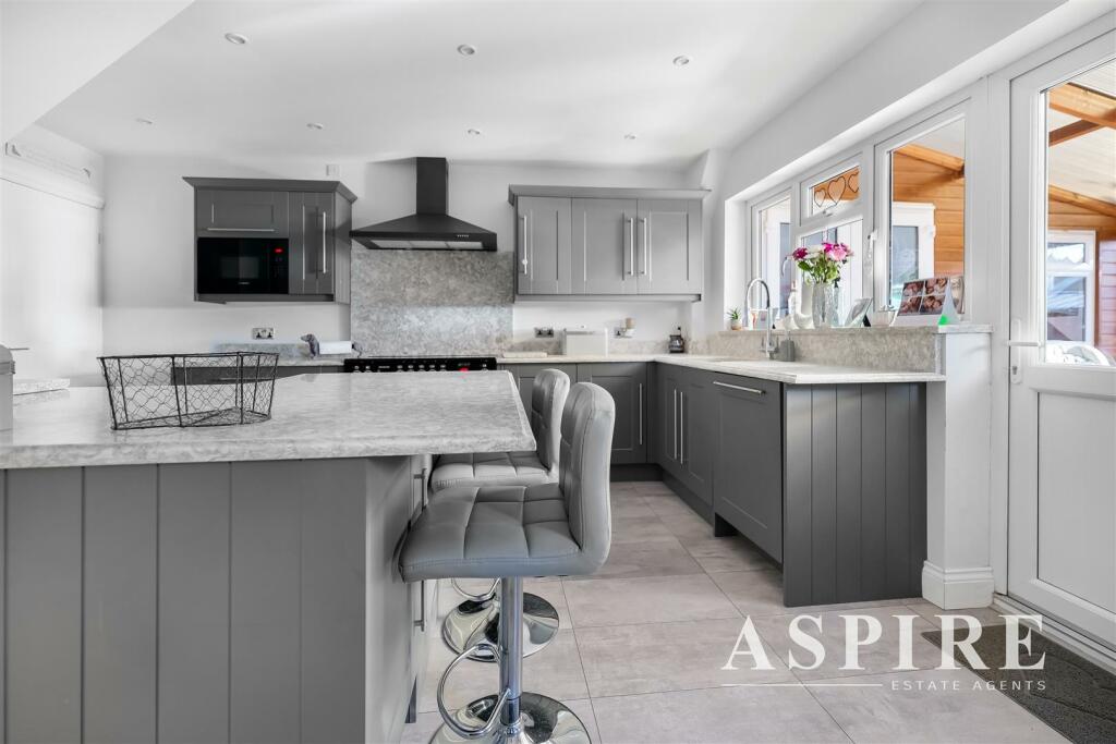 Aspire Estate Agents ss825.jpg