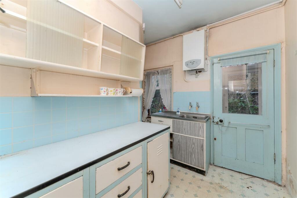 10 St Margarets kitch.jpg