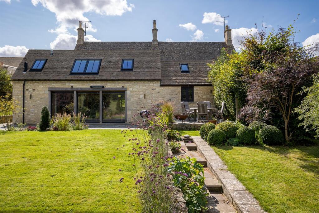 38 - 9-10 Sherborne - GL54 3DU - Web.jpg