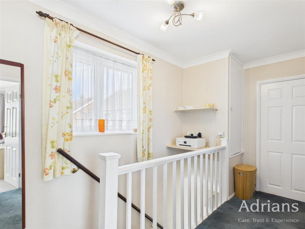 FIRST FLOOR LANDING