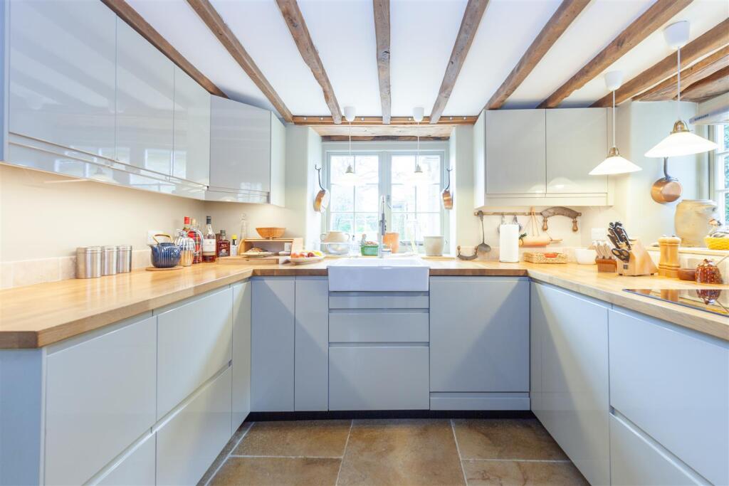 Kitchen 2.jpg