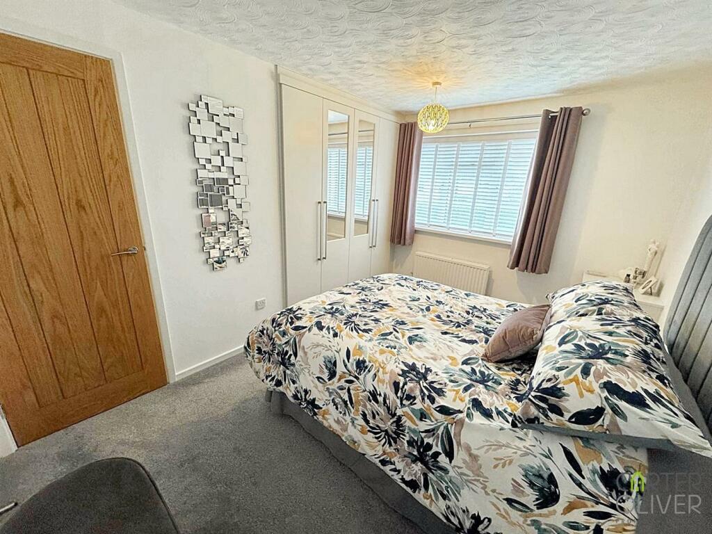 BEDROOM 2