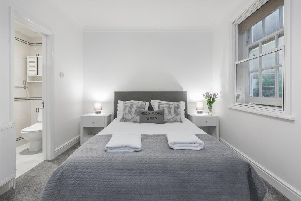 bedroom (4).jpg