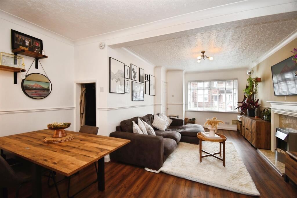 Lounge / dining room