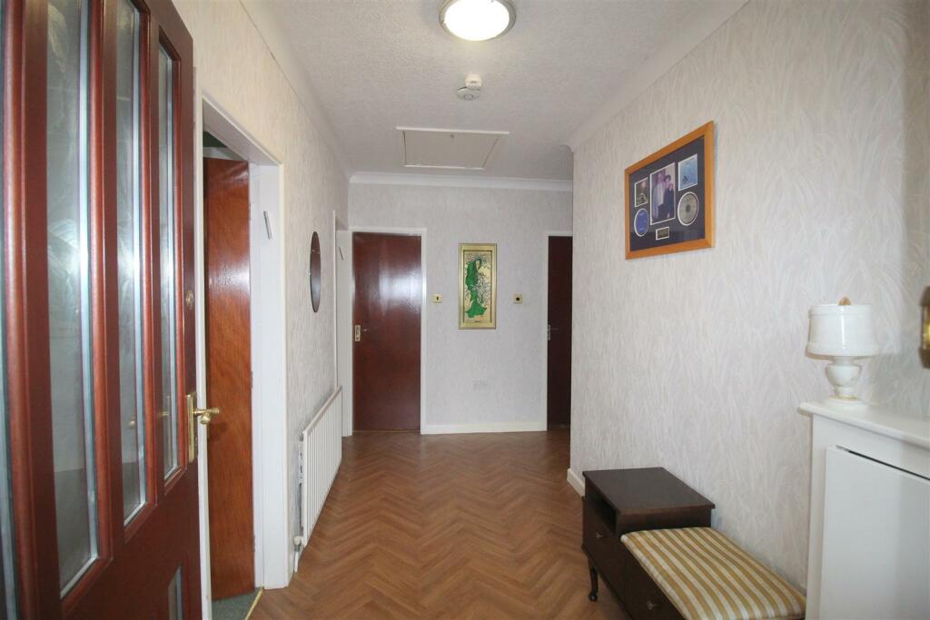 Crosland Road, 39, hallway.JPG