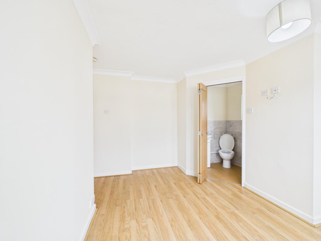 CAM02023G0-PR0181-STILL036