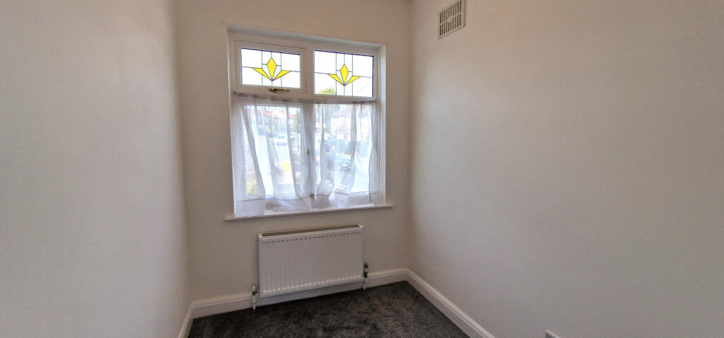 FRONT BEDROOM (3)