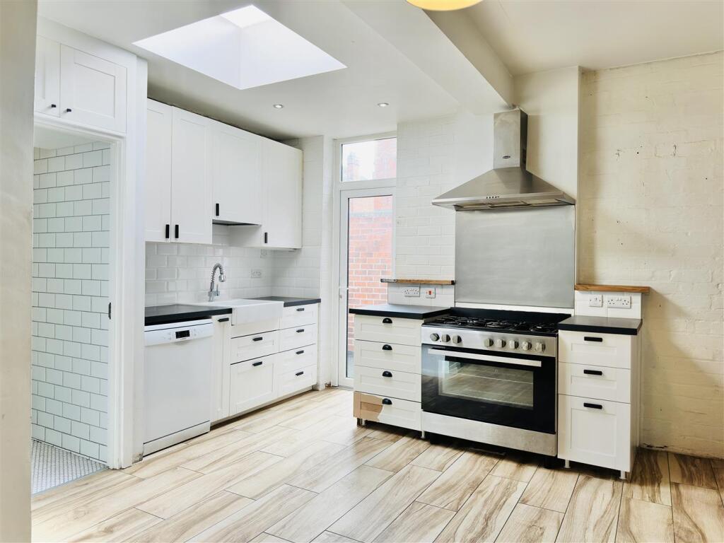 OPEN PLAN LOUNGE/DINING &amp; KITCHEN