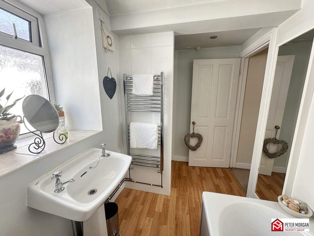 Family Bath &amp; Shower Room