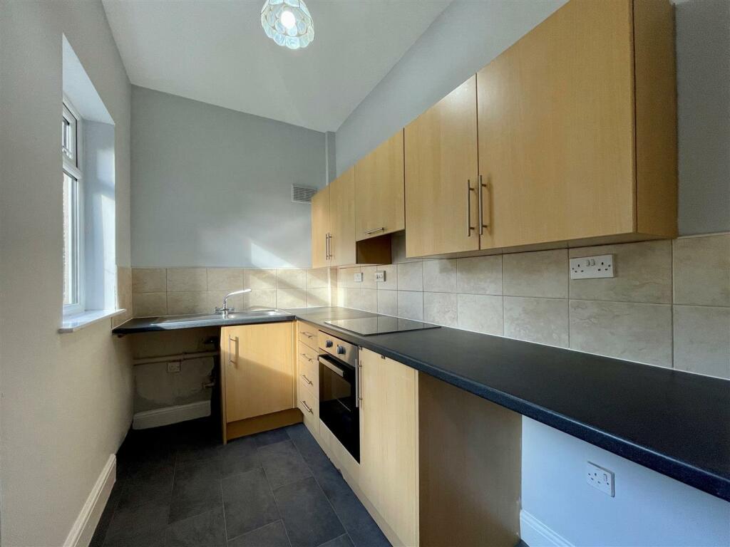 5 Kitchen.jpg