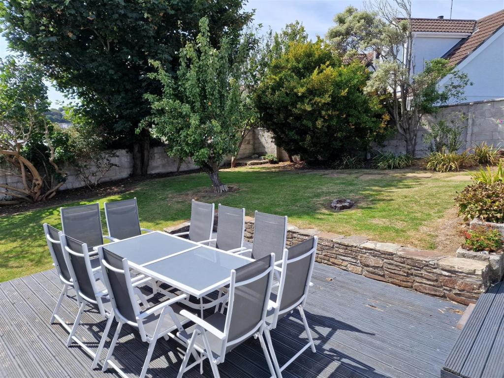 Dining Deck.jpg