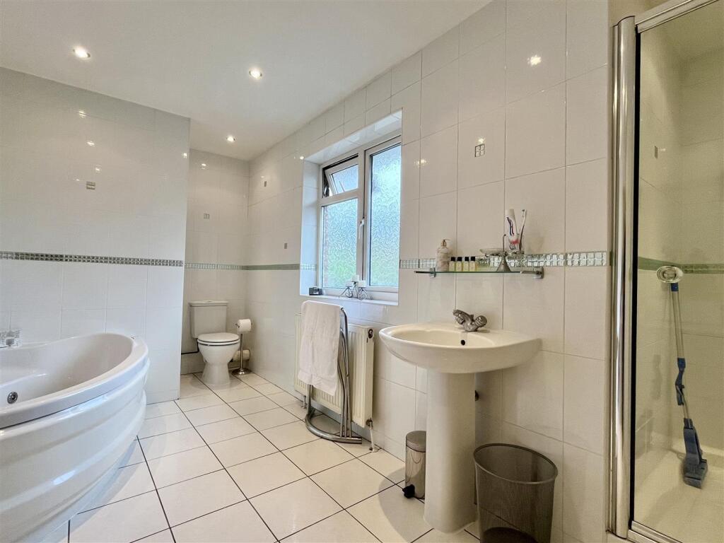 Fully Comp. Bathroom.jpeg