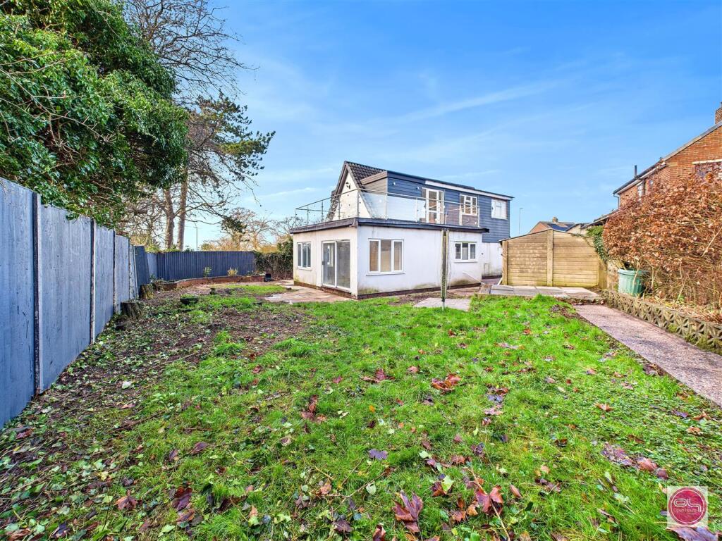 Moat Bank, Bretby (39).jpg