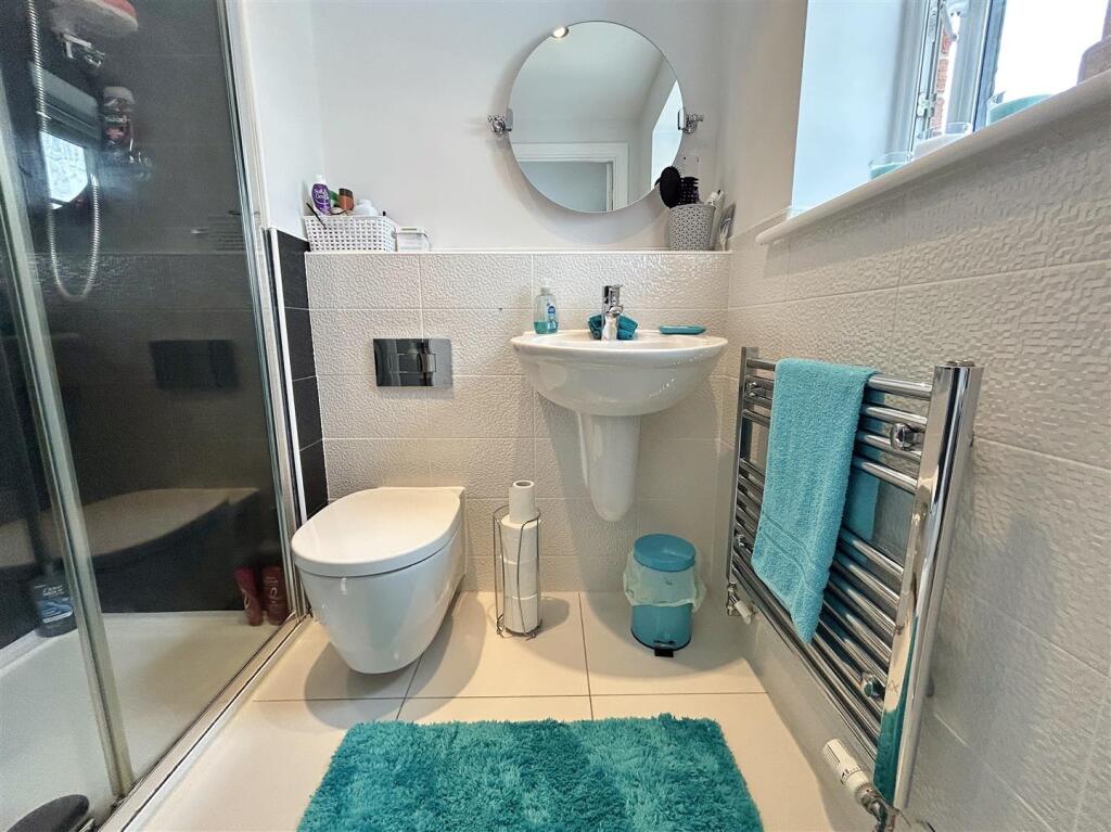 En-Suite To Master Bedroom