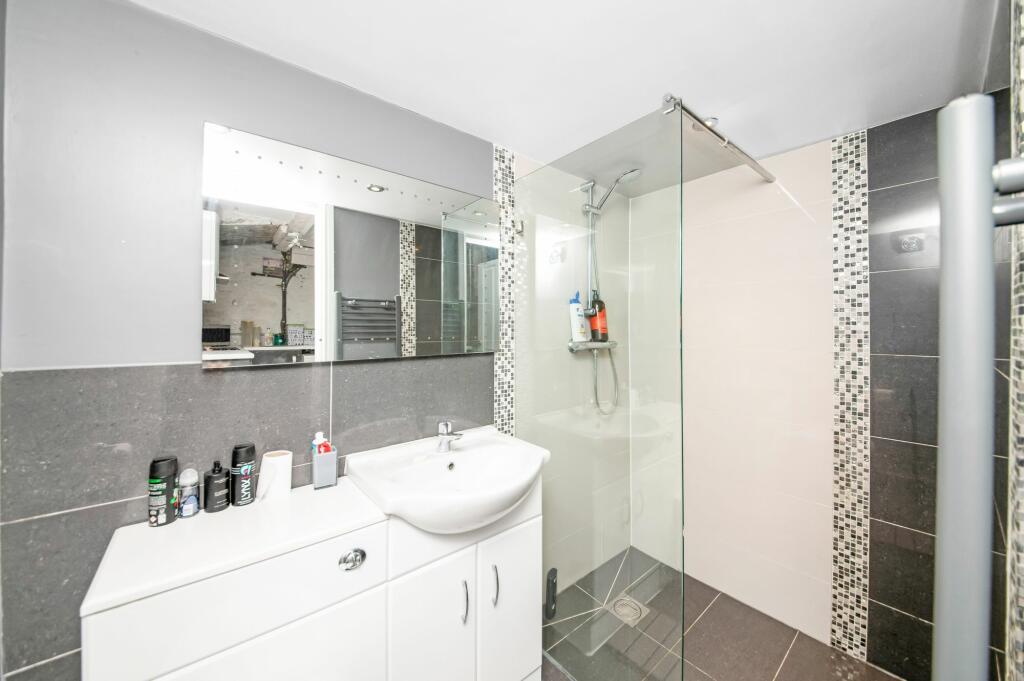 LOWER GROUND FLOOR SHOWER ROOM