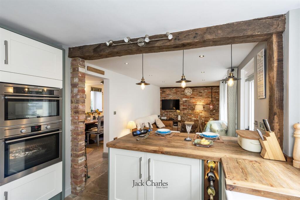 3 The Castle, TN11 0EG 008.jpg