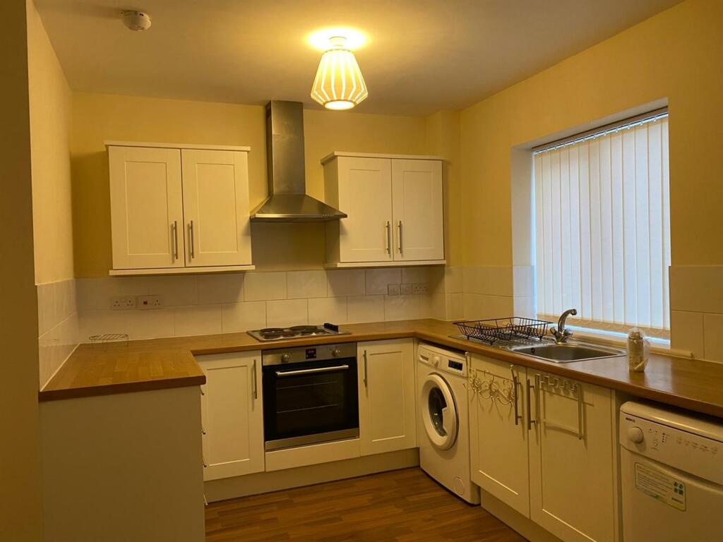 flat 3 kitchen.jpg