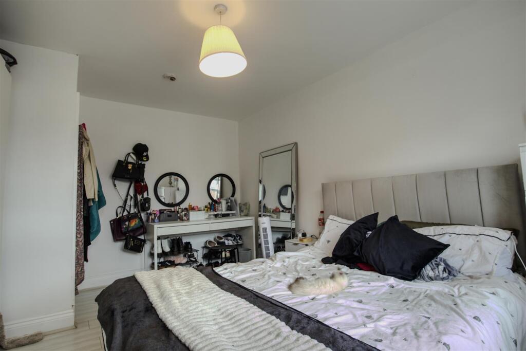 Bedroom 1 2.jpeg