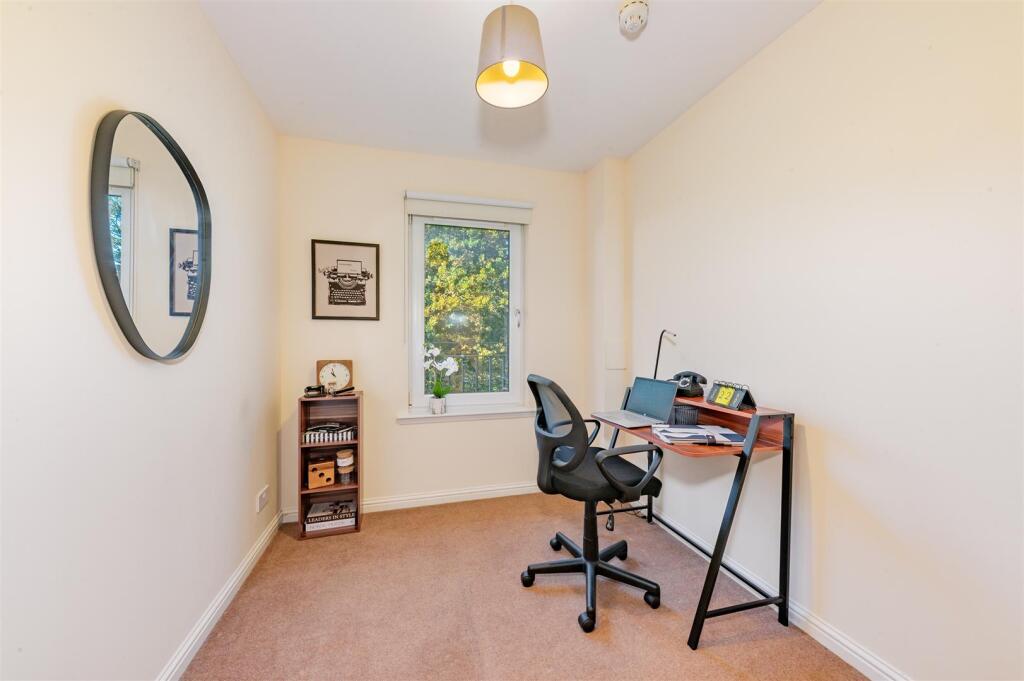 15 Dudhope Gardens Dundee-18.JPG