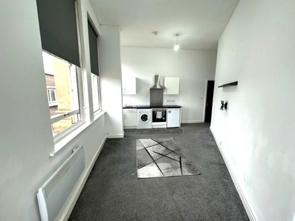 LIVING ROOM/KITCH...