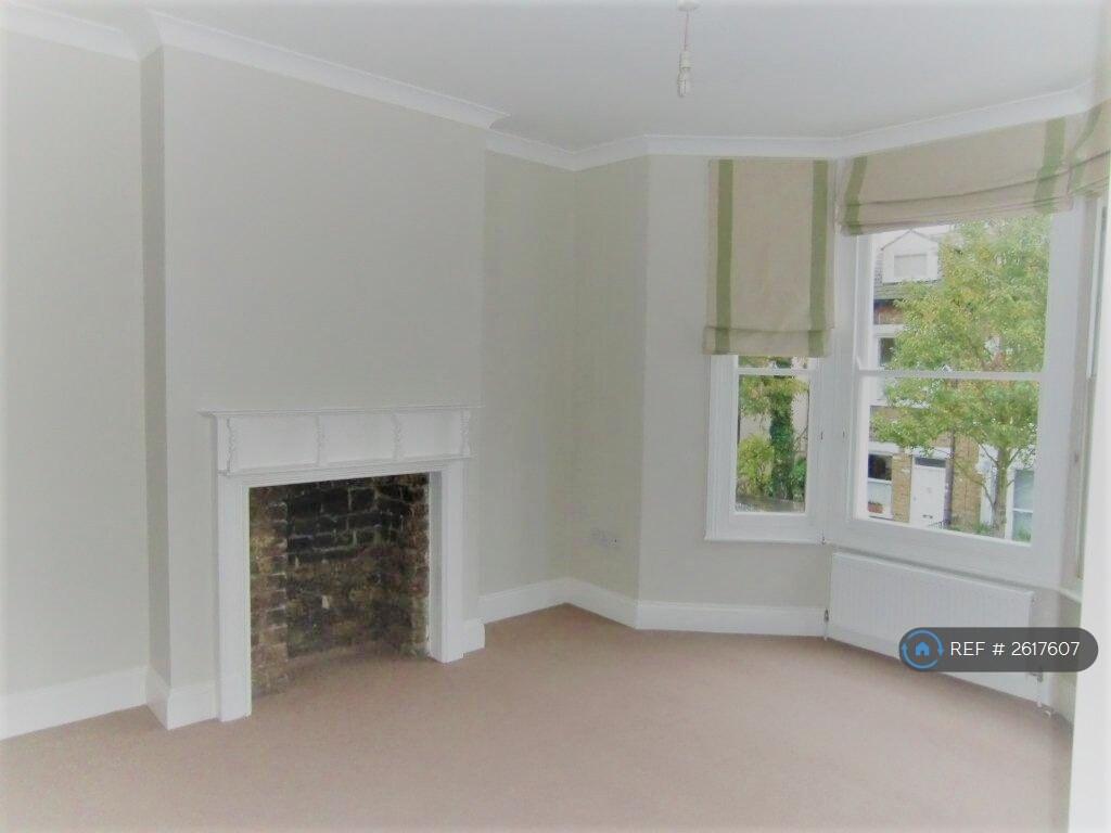 En-Suite Bedroom 16'6 x 11'2