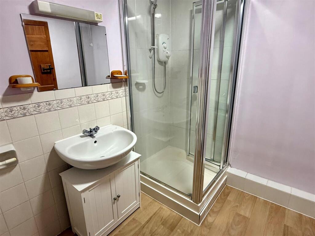 EN SUITE