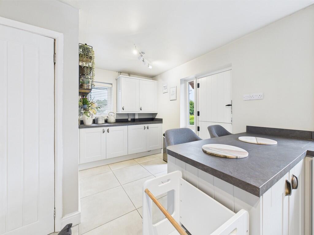 CAM02854G0-PR0385...