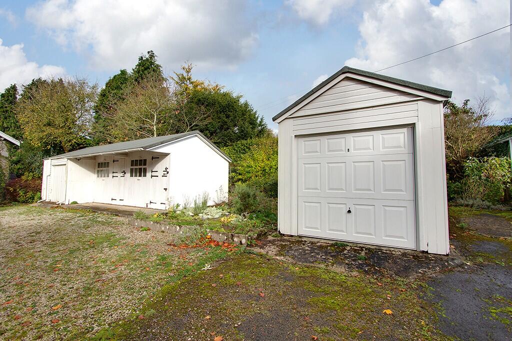Garage &amp; loose boxes