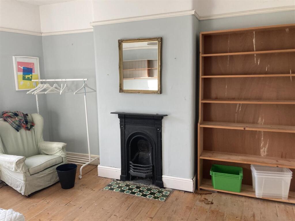 Lodger room pic.jpg