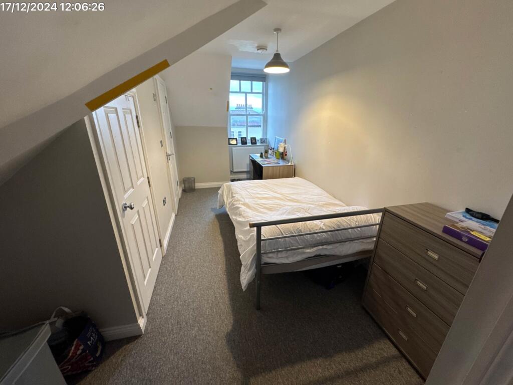 Flat370aWhiteladiesR-Bedroom3-14448868-40-0 (1)