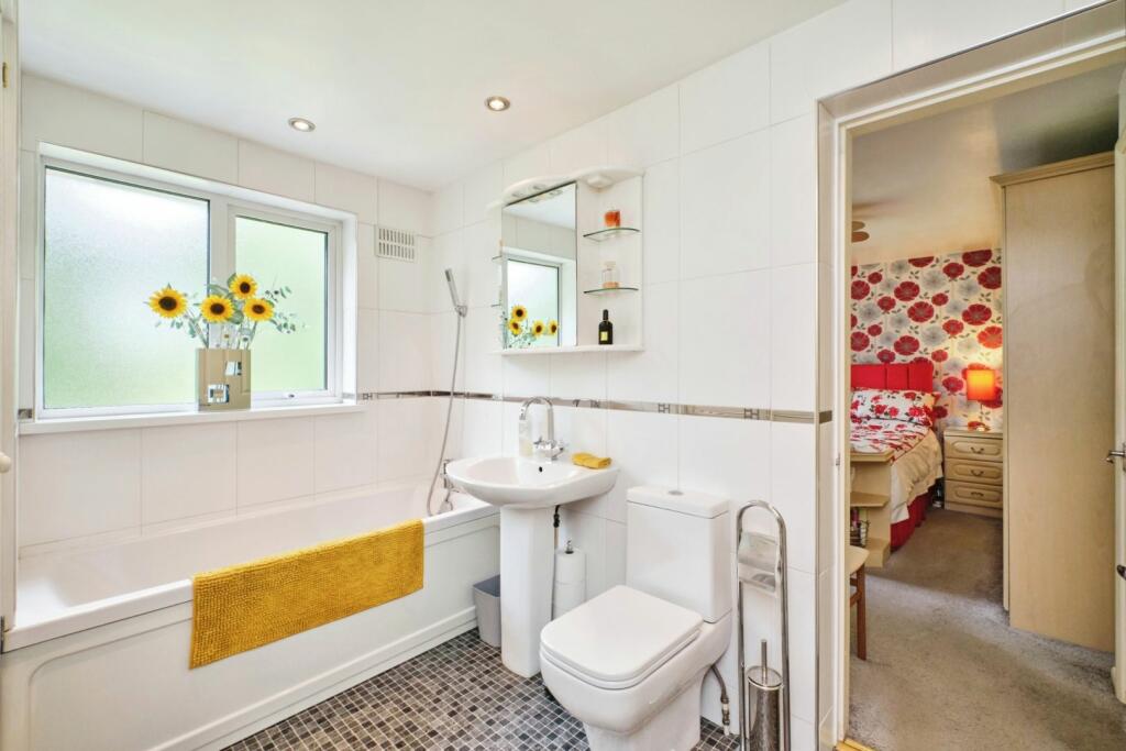 Jack &amp; Jill Bathroom