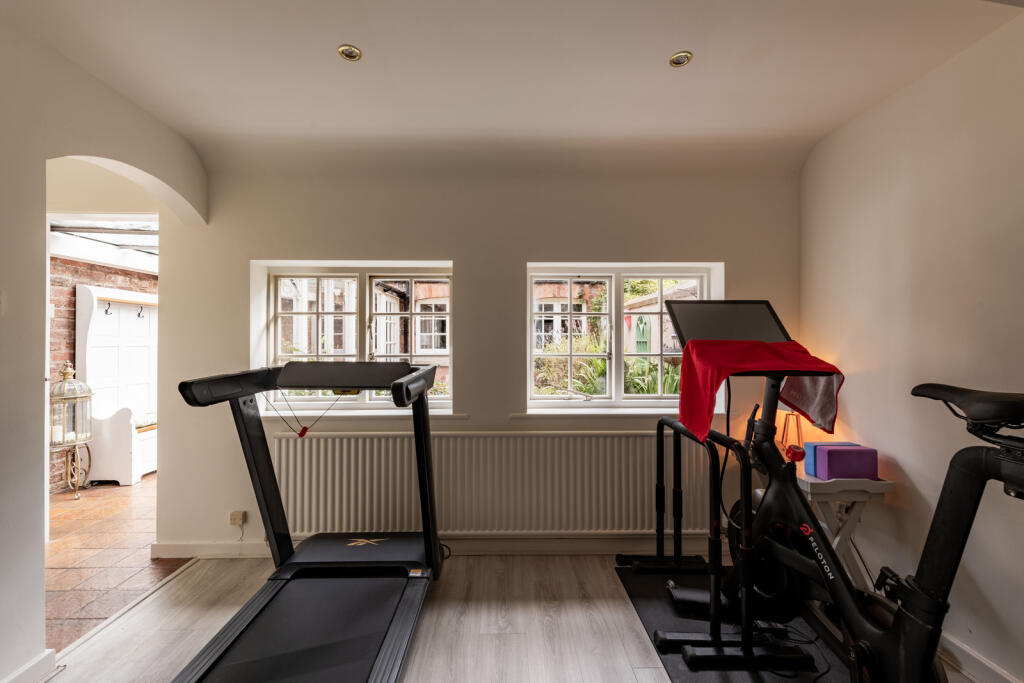 306827 - North Lodge Wirral 6.jpg