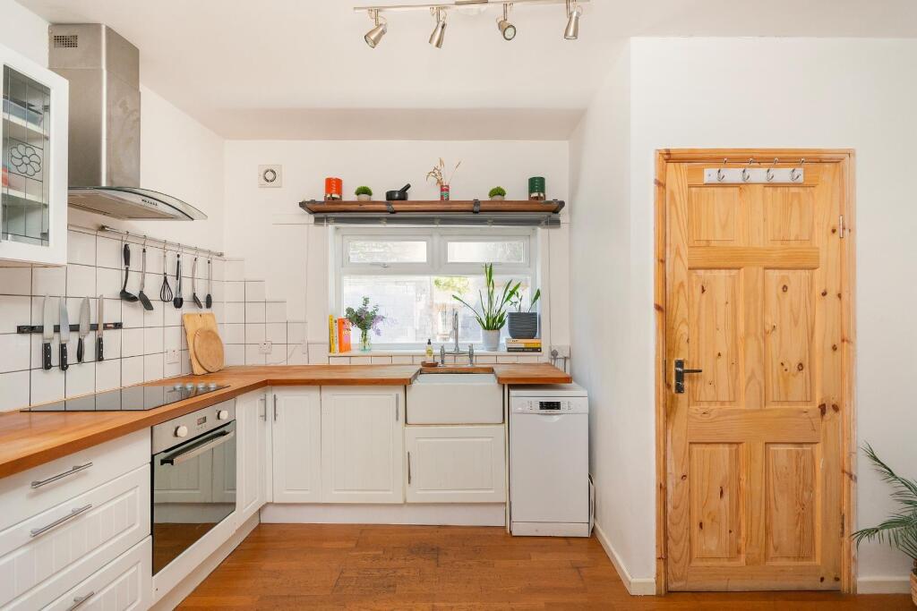 1S5L1CM - Kitchen D.jpg