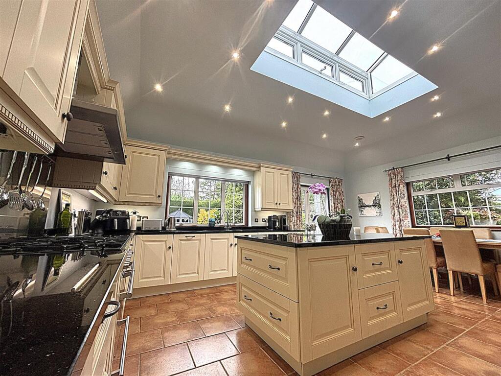 FITTED KITCHEN/BREAKFAST ROOM