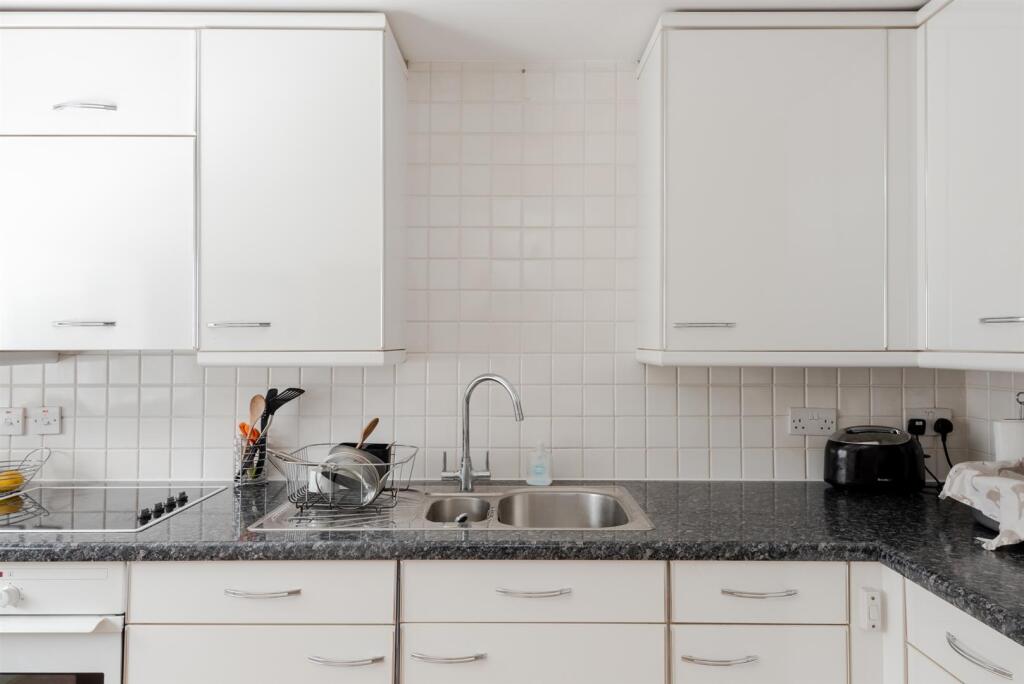 Flat 21 Priory House-8.jpg