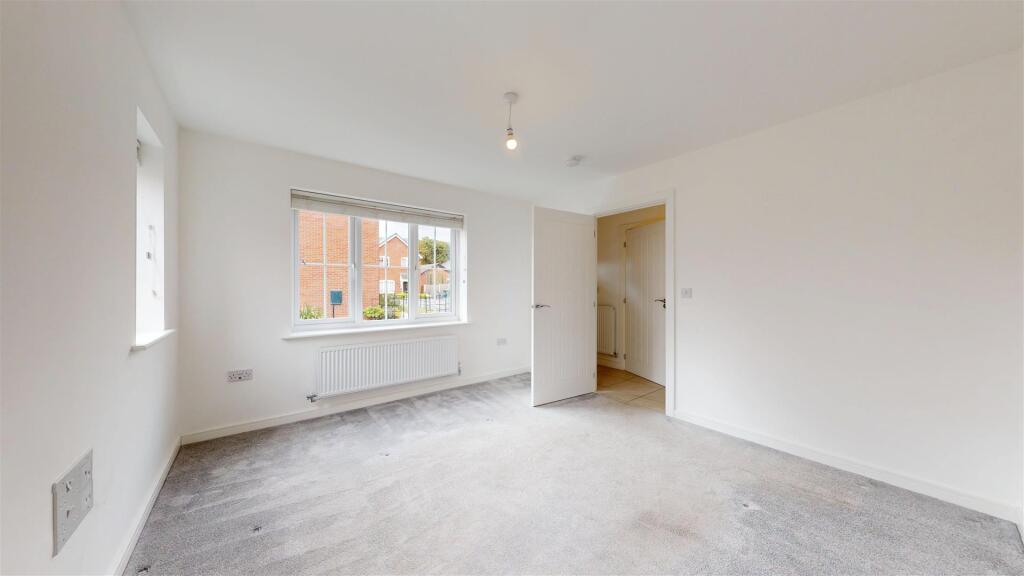 Eardley Close 4 Livingroom 2.jpg