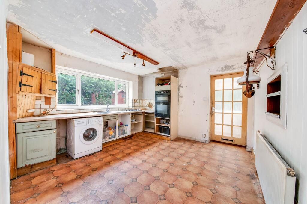 BREAKFAST KITCHEN