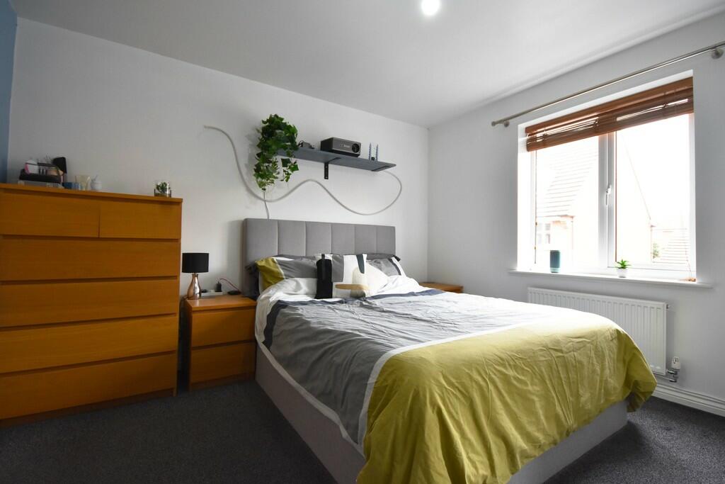Bedroom 4-min