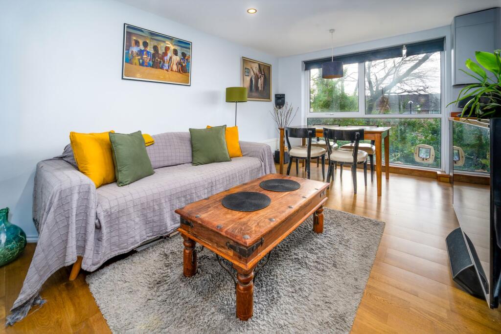 For Sale 1 Bedroom Flat SE19 Eskmont Ridge Reception 2