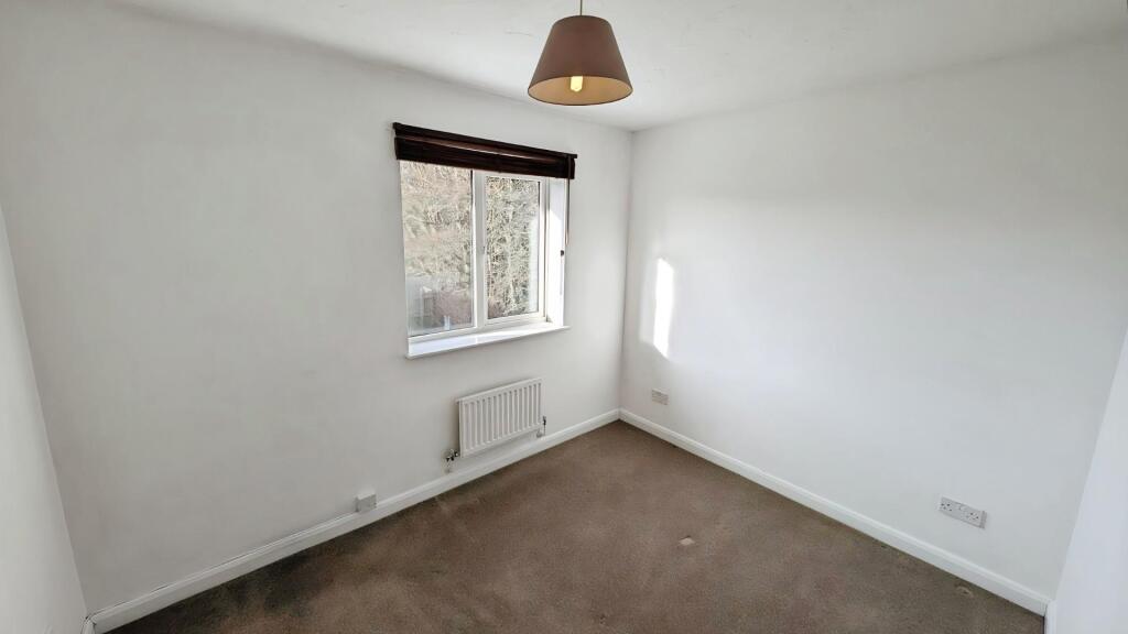 4 Larkrise bedroom a.jpg