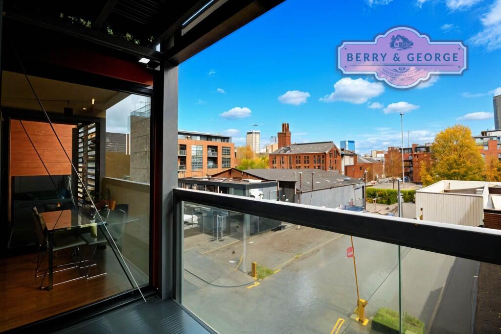 BALCONY OFF LOUNGE