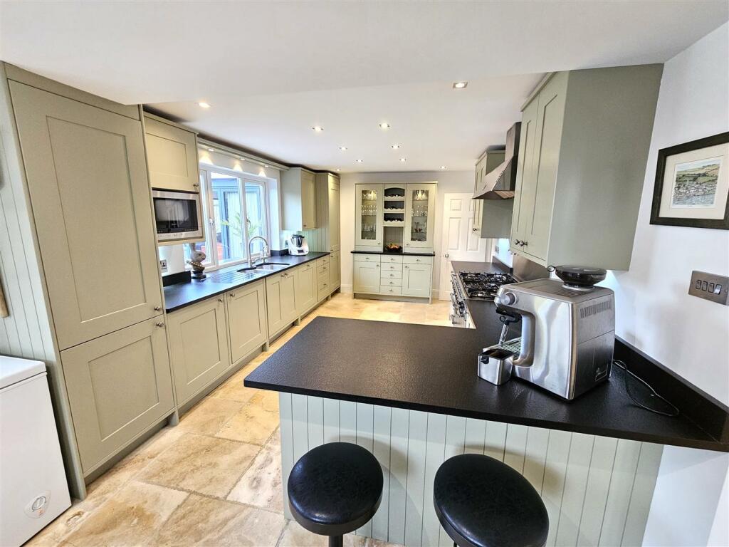 Kitchen (4).jpg