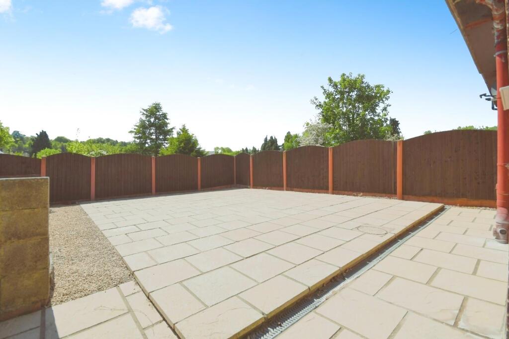 REAR GARDEN 02.jpg
