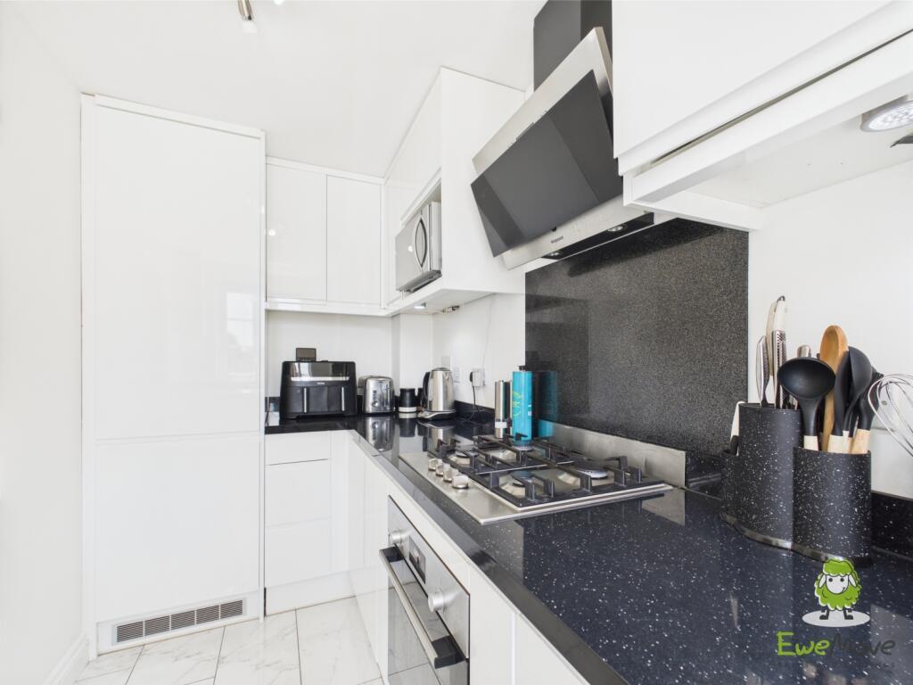 EweMove Estate Agents Basingstoke - Kitchen