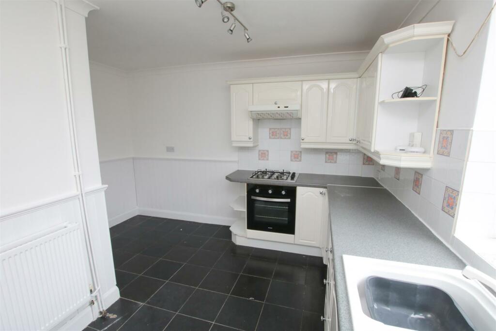FITTED KITCHEN