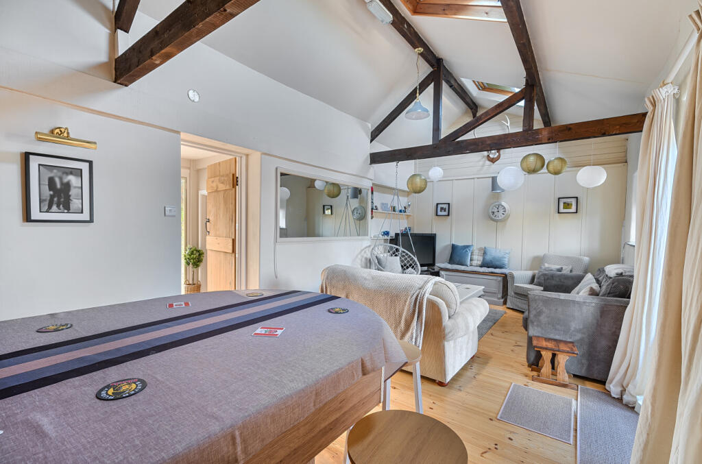 1383937-8-691f3b5...