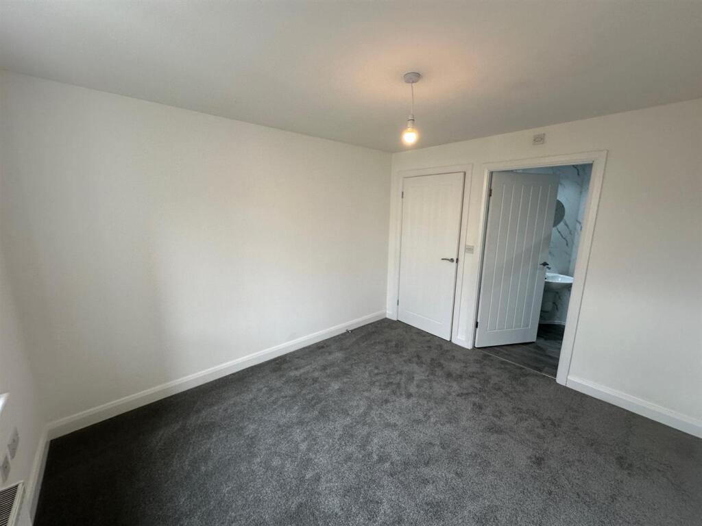Bedroom 1 a.jpg